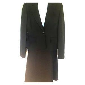 Nine & Co 2 piece black skirt suit size 8